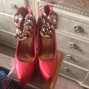Beautiful red chain shoes